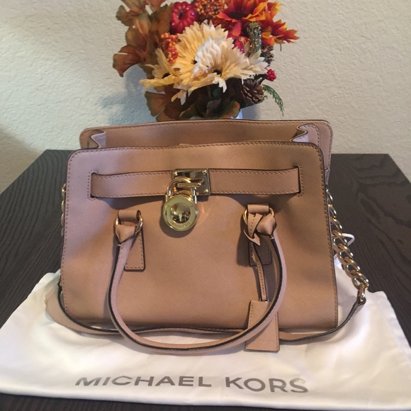 Michael Kors Handbags - Michael Kors Hamilton Purse